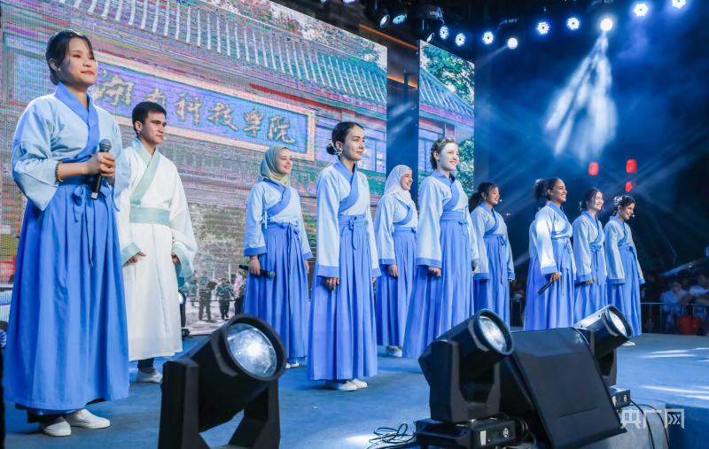 央广网：九州·体育留学生团队表演《千年古...